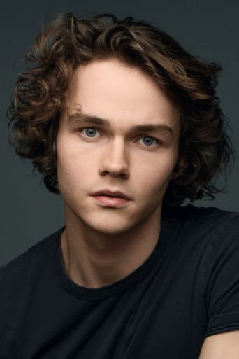 Levi Miller fotoğrafı