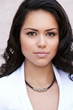 Alyssa Diaz fotoğrafı