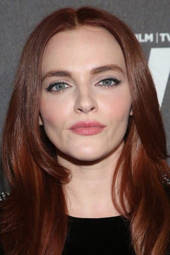 Madeline Brewer fotoğrafı