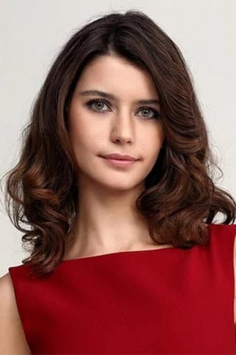 Beren Saat fotoğrafı