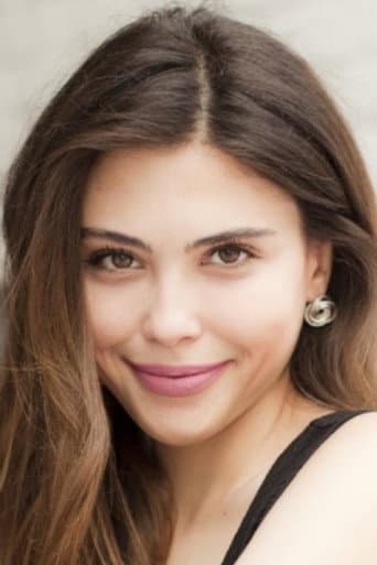 Dilara Aksüyek fotoğrafı