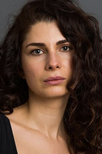 Ece Özdikici fotoğrafı