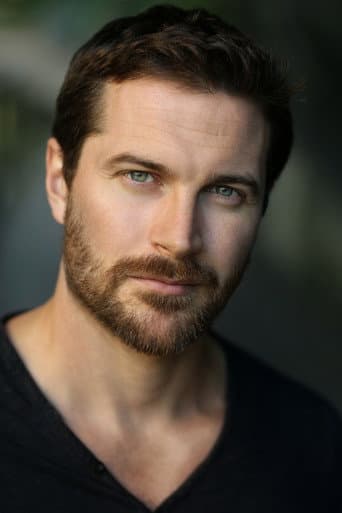 Kieran Bew fotoğrafı