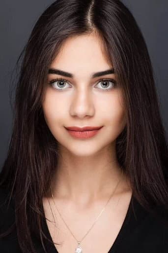 Ece Aydemir fotoğrafı