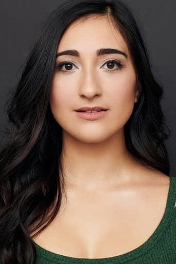 Krystina Alabado fotoğrafı