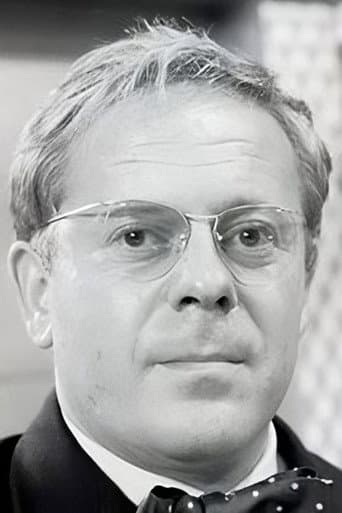 Aubrey Morris fotoğrafı