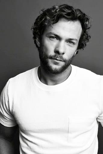Kyle Schmid fotoğrafı