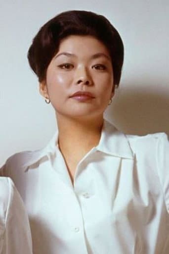 Yvonne Shima fotoğrafı