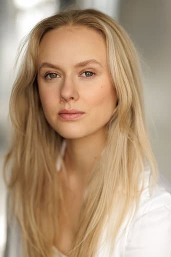 Emily Adara fotoğrafı