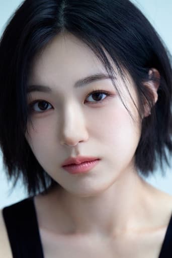 Kim Min Ju fotoğrafı