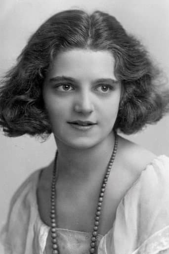 Hermione Baddeley fotoğrafı