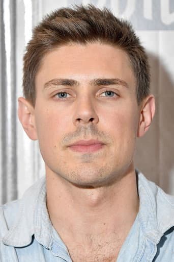 Chris Lowell fotoğrafı