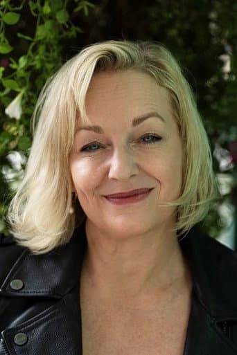 Christine Tremarco fotoğrafı